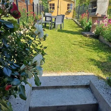 Le 2 F Apartment *