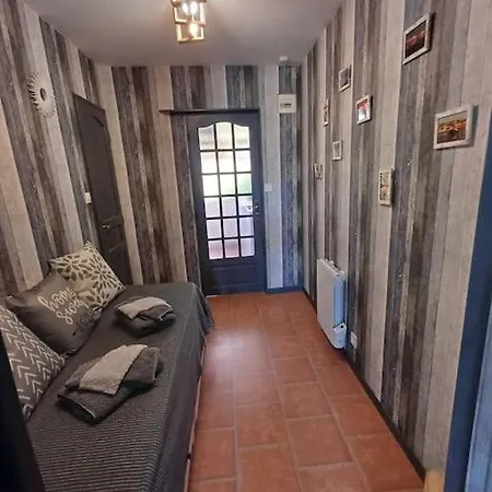 Le 2 F Apartment *